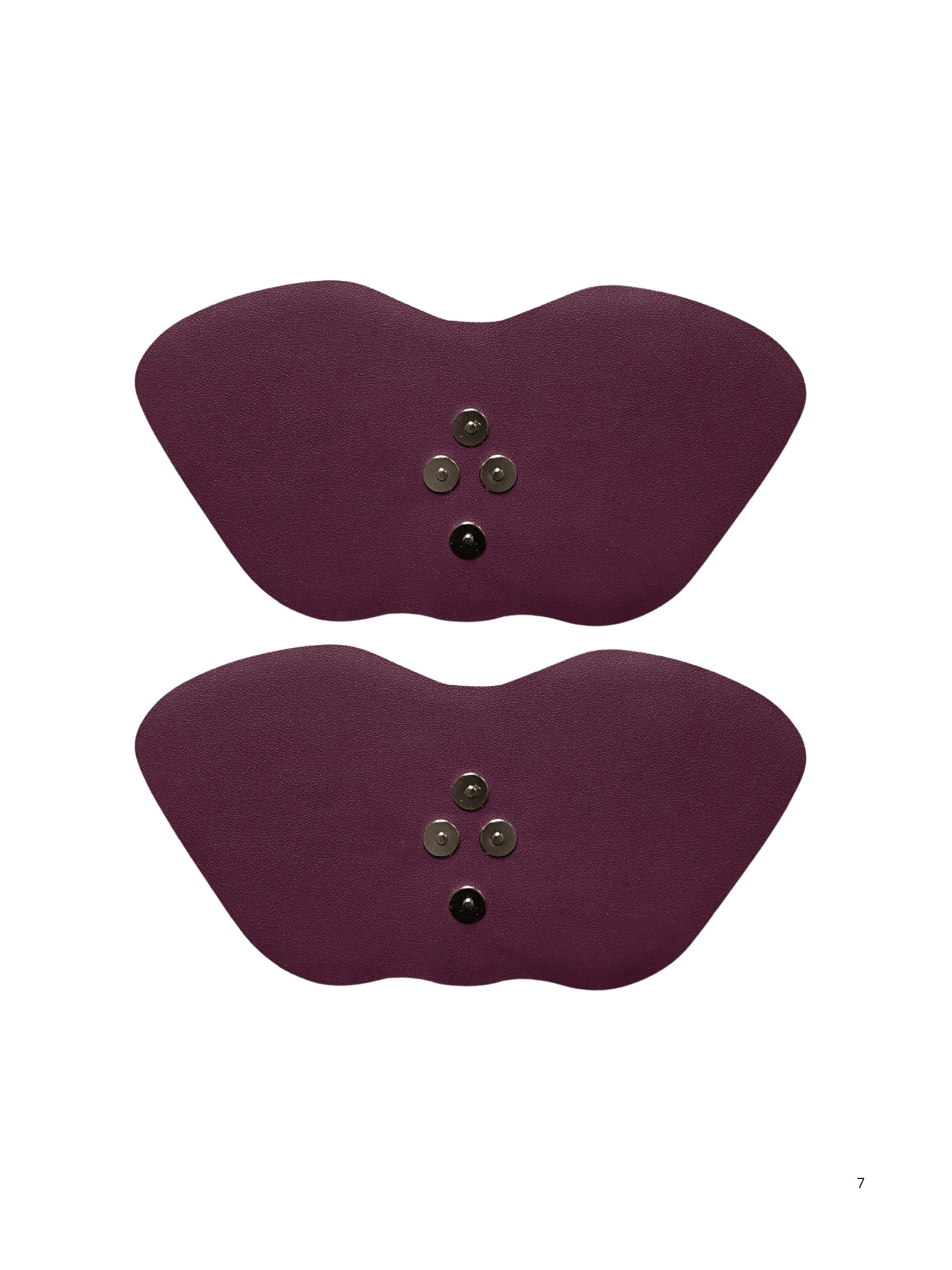 En frilagd bild visar Ovias elektrodplattor som fungerar tillsammans med Ovia, en TENS och värmeapparat som lindrar mensvärk.